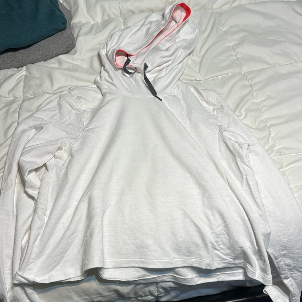 Great condition white Under Armour hoodie